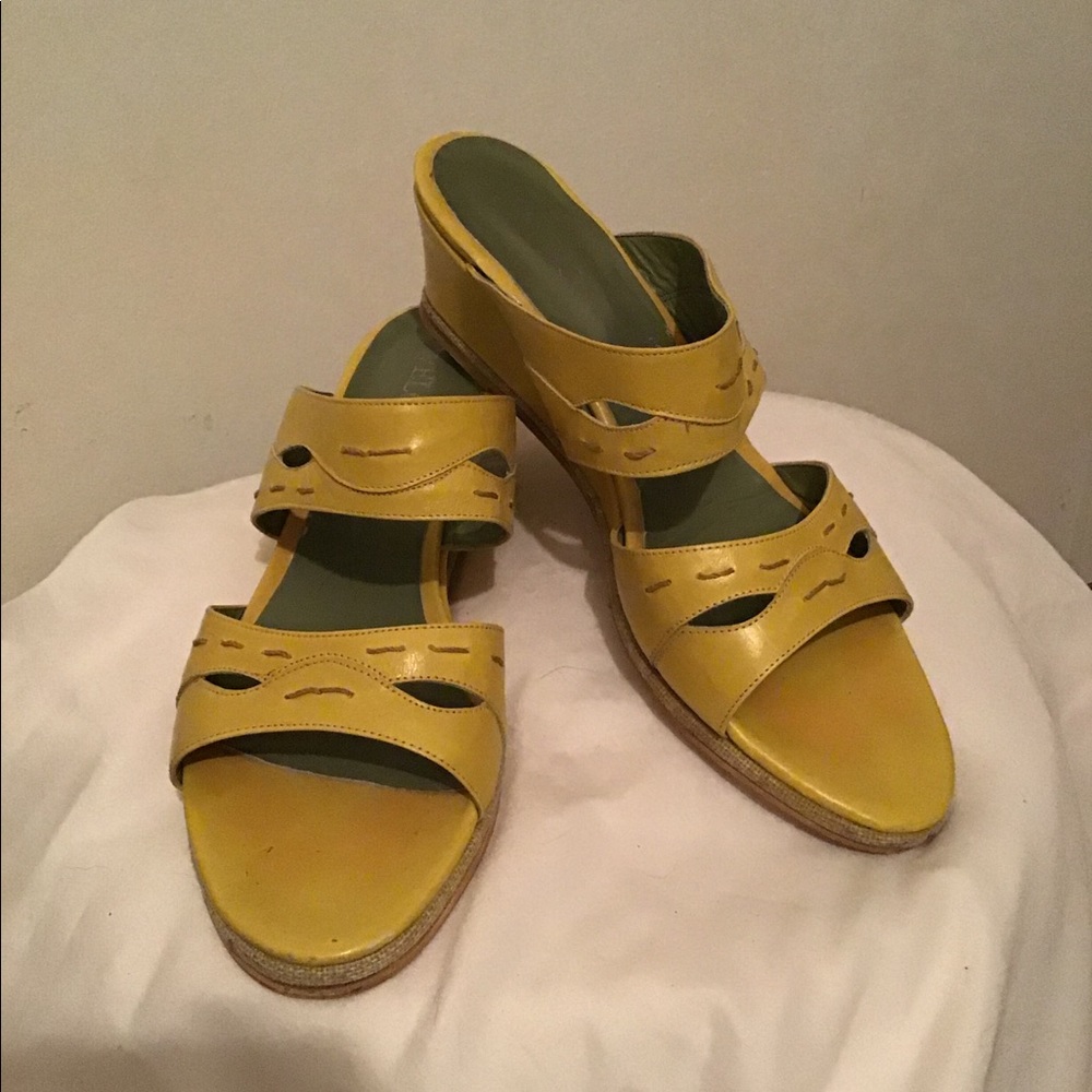 Welcome Sandals